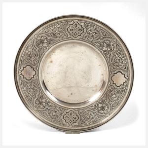 Großer Silberteller aus Adelsbesitz