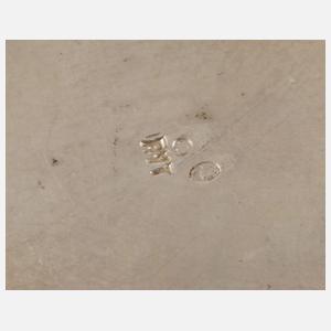 Russischer Silberkrug mit Bernsteincabochons