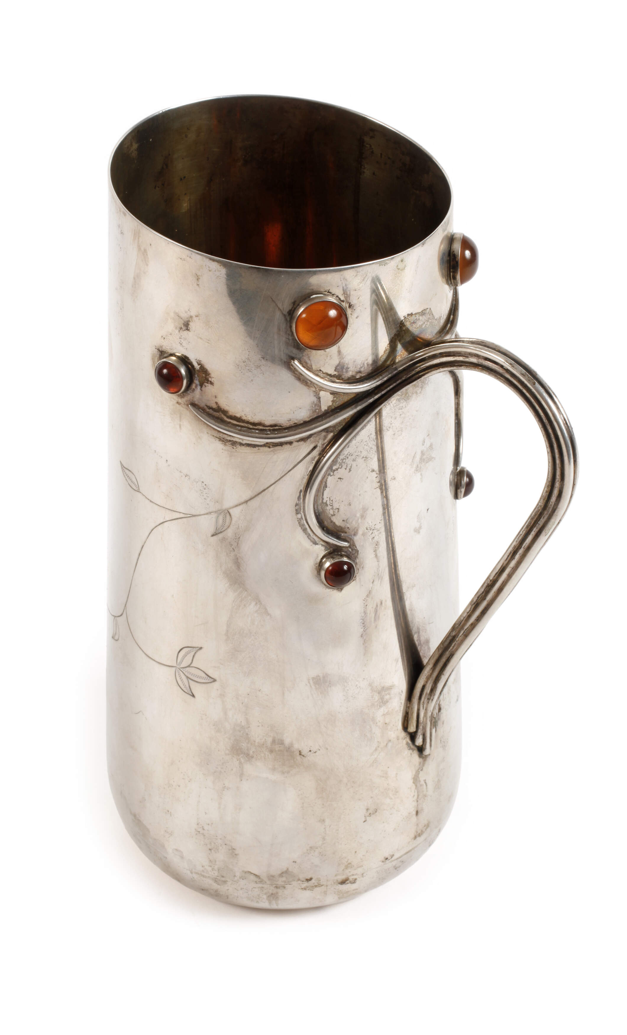 Russischer Silberkrug mit Bernsteincabochons