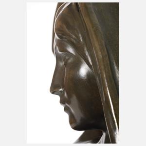 Große Bronzefigur als Allegorie auf die Nacht