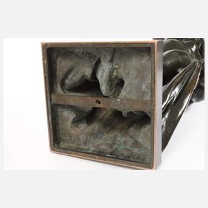 Große Bronzefigur als Allegorie auf die Nacht