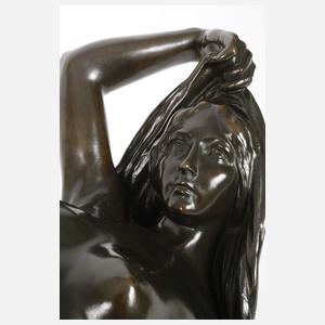 Große Bronzefigur als Allegorie auf die Nacht