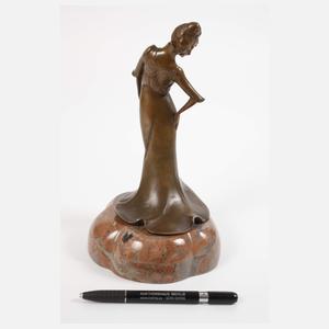 Elegante Dame des Jugendstils