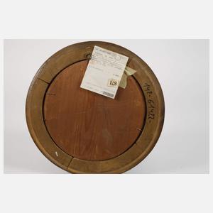 Junge Dame in Winterlandschaft