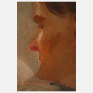 Junge Dame beim Wäsche legen