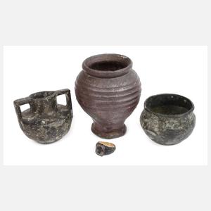 Drei antike Gefäße