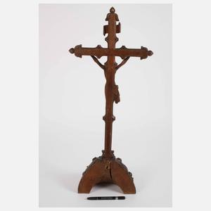 Geschnitztes Kruzifix