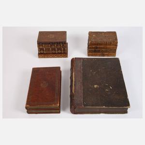 Vier Schatullen in Buchform