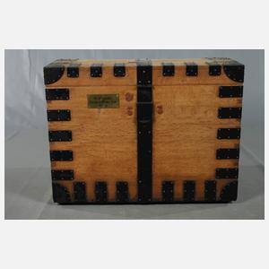 Transportkiste für ein Silberservice