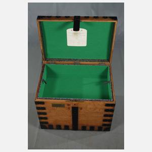 Transportkiste für ein Silberservice