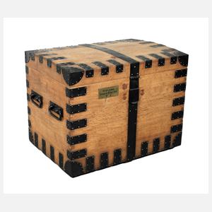 Transportkiste für ein Silberservice