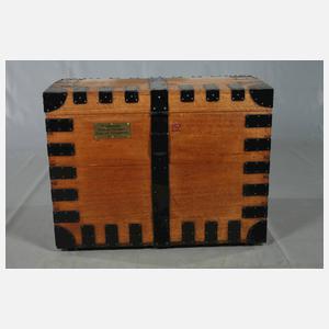 Transportkiste für ein Silberservice