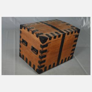 Transportkiste für ein Silberservice