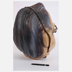 Übergroße Fastnachtslarven