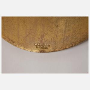 Drei Automobilplaketten