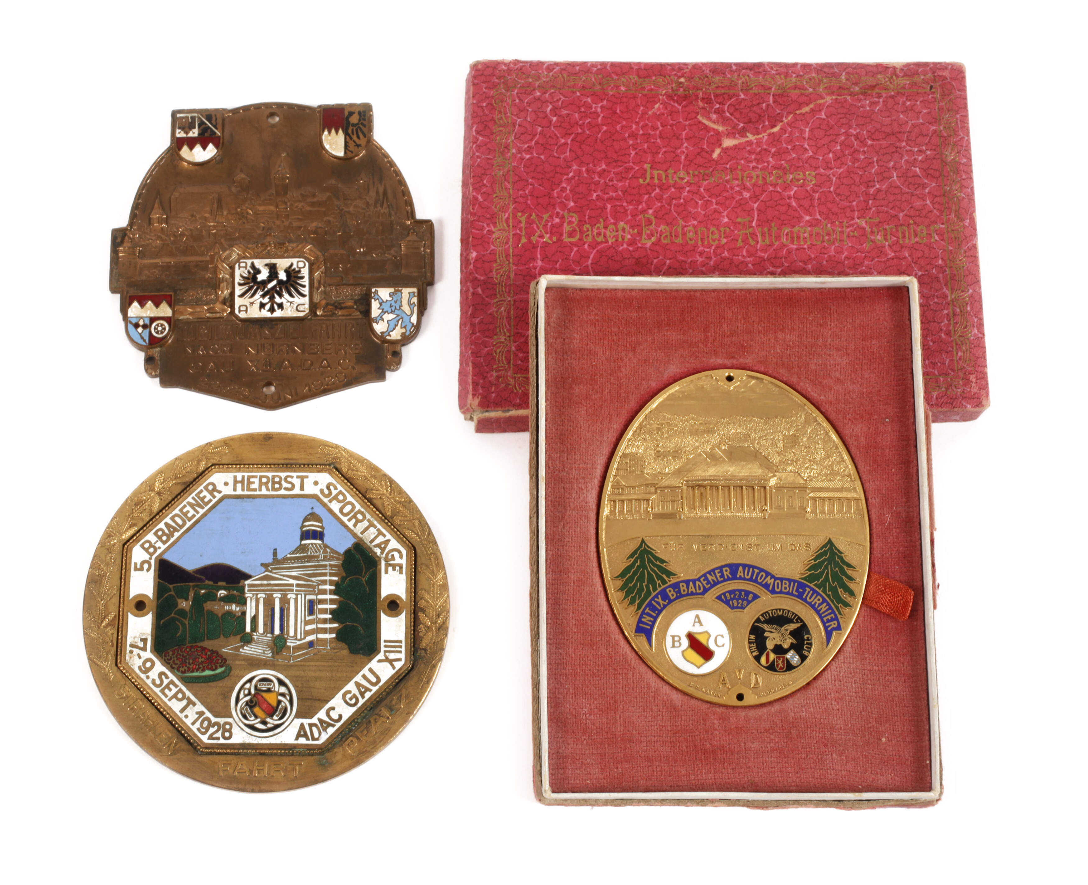 Drei Automobilplaketten