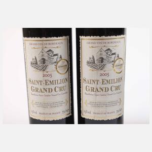 Fünf Flaschen Rotwein