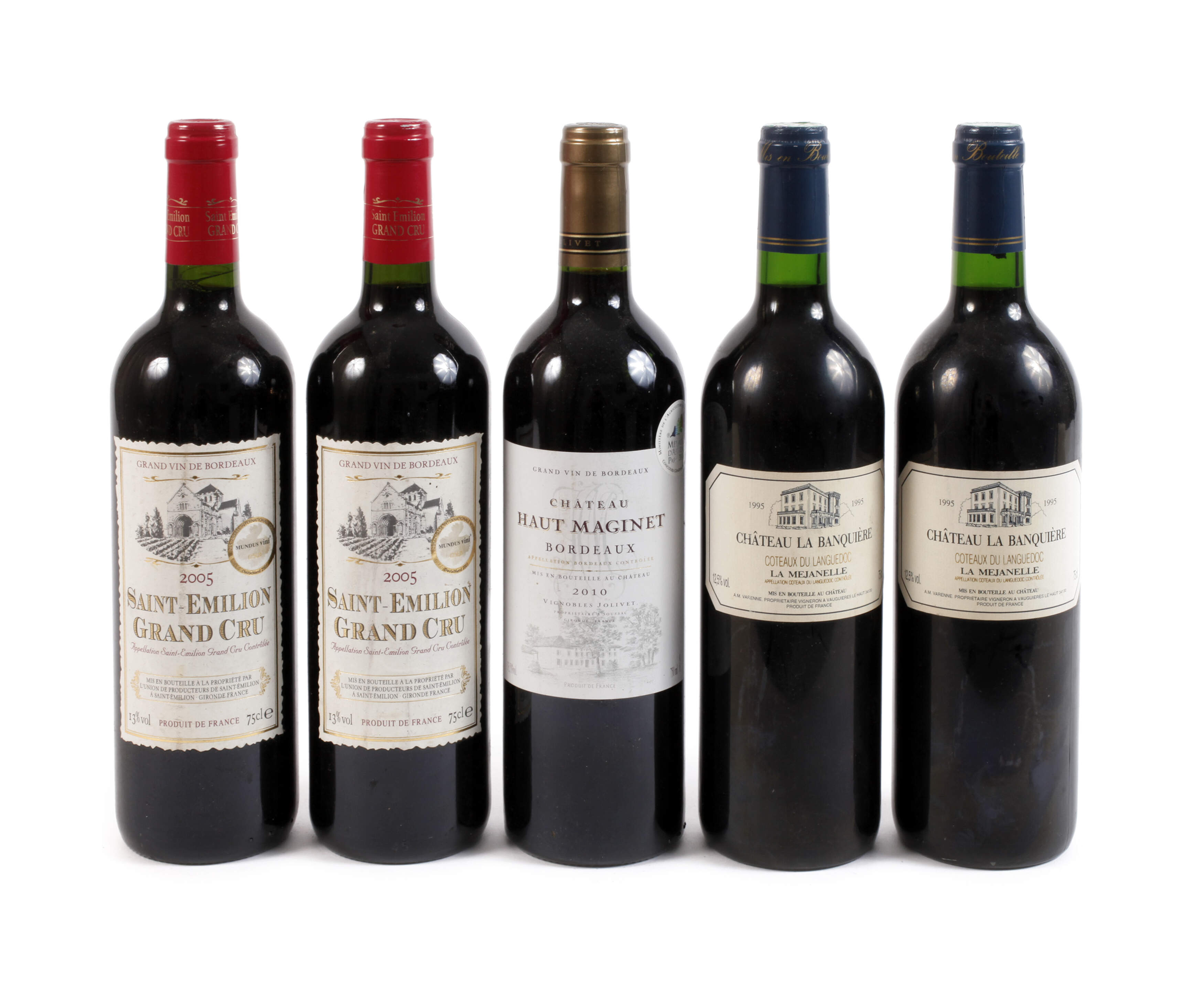 Fünf Flaschen Rotwein