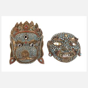 Zwei Ziermasken