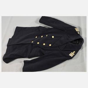 Seemannskoffer mit Marineuniform