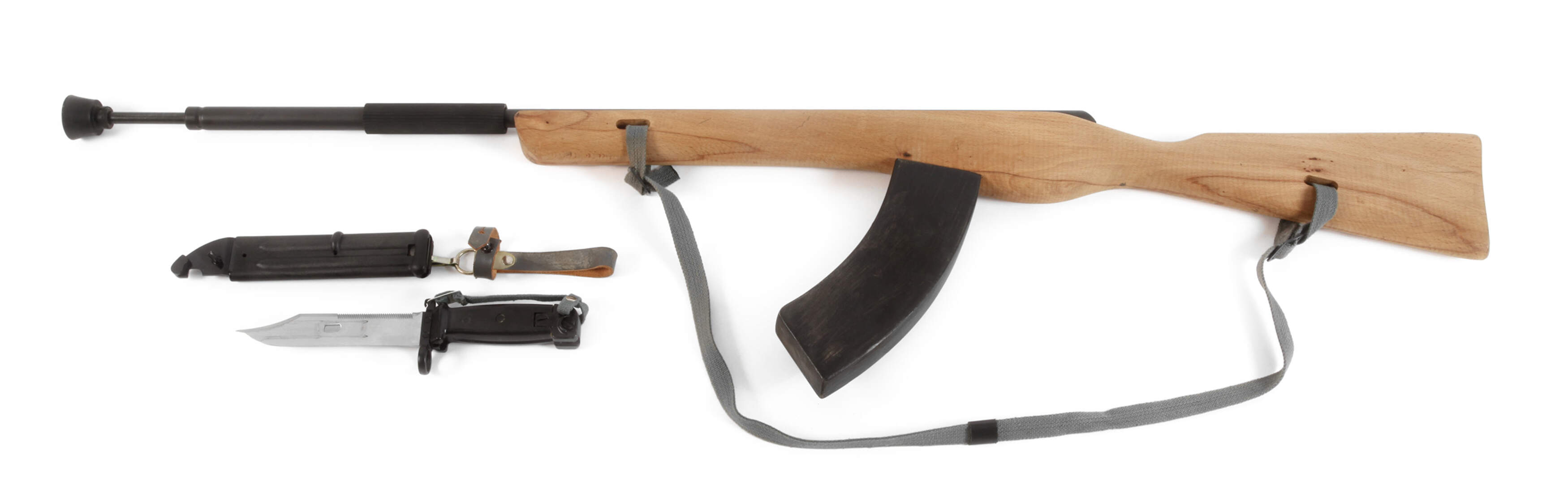 Übungsgewehr und Bajonett NVA