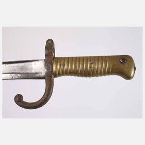 Zwei Bajonette und ein Säbel