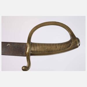 Zwei Bajonette und ein Säbel