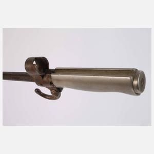 Zwei Bajonette und ein Säbel