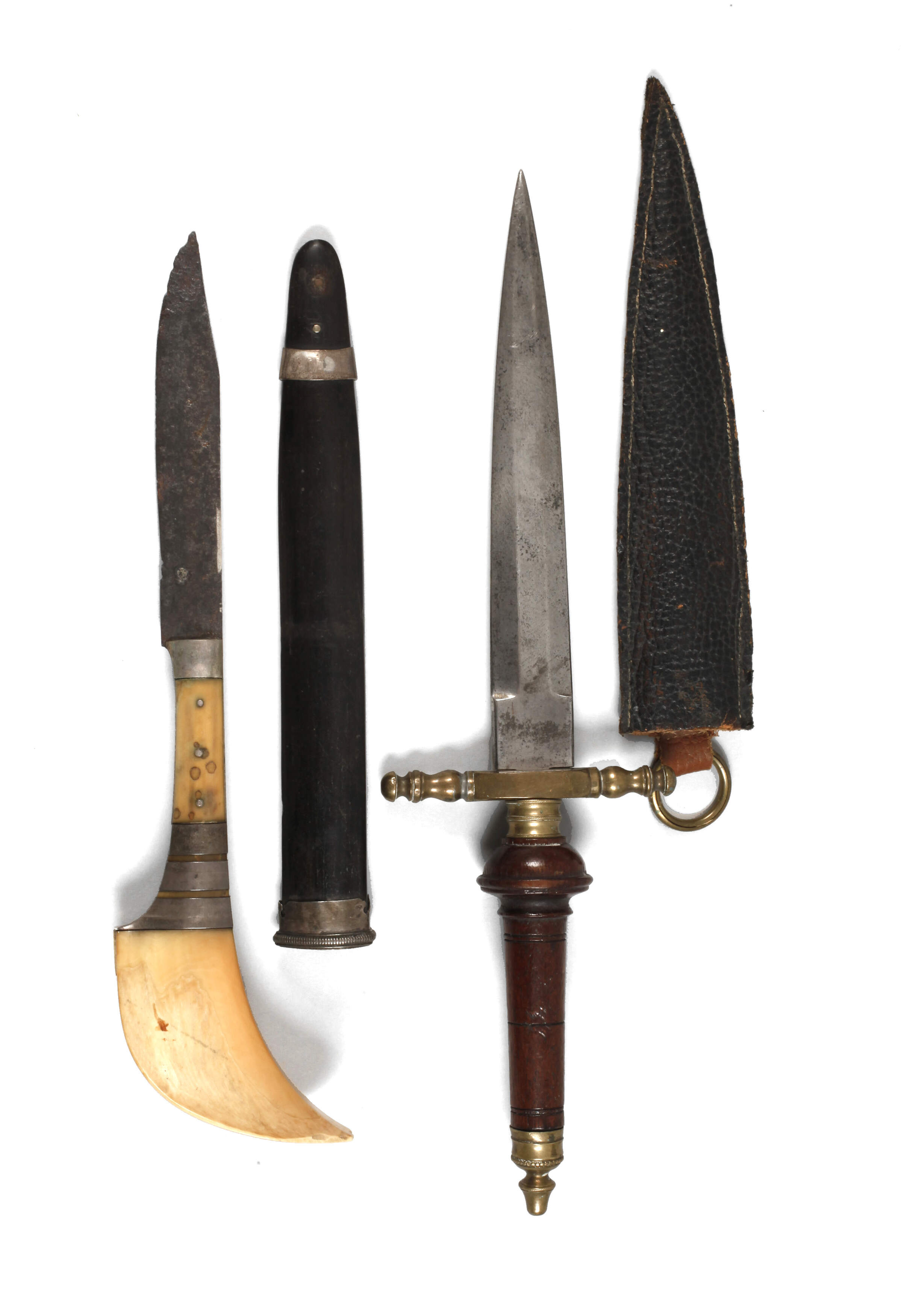 Zwei orientalische Dolche