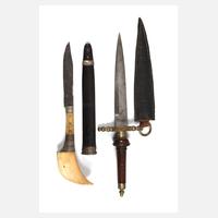 Zwei orientalische Dolche111
