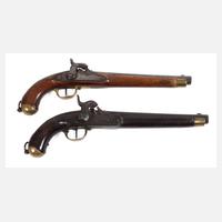 Zwei Perkussionspistolen111