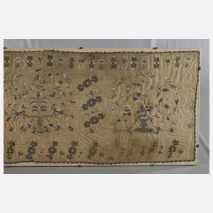 Große Seidenstickerei