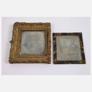 Zwei historische Fotografien