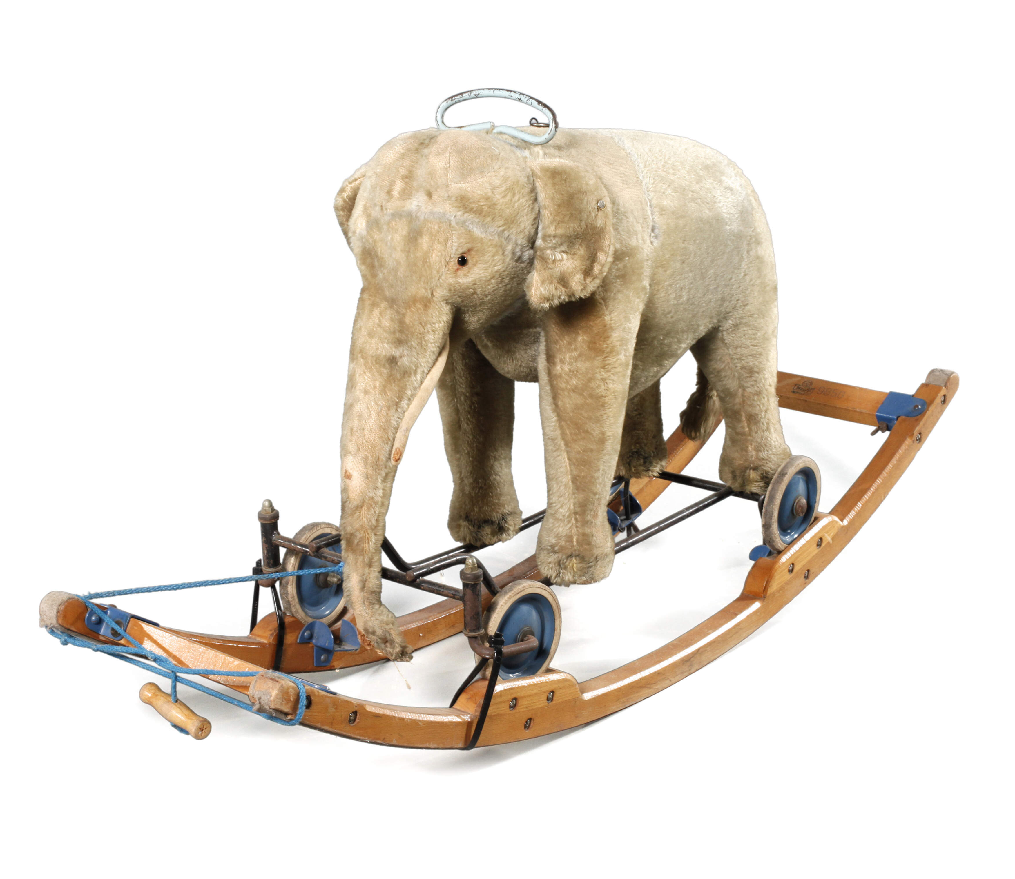 Steiff Elefant als Reittier auf Rädern mit Wippe