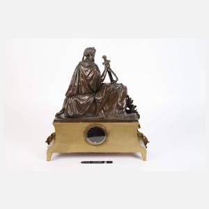 Figurenpendule Dugas a Paris