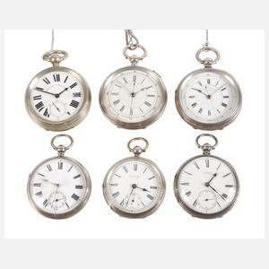 Sechs große Schlüsseluhren