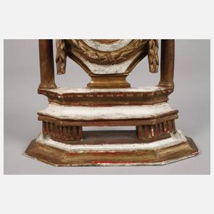 Geschnitzter Uhrenständer