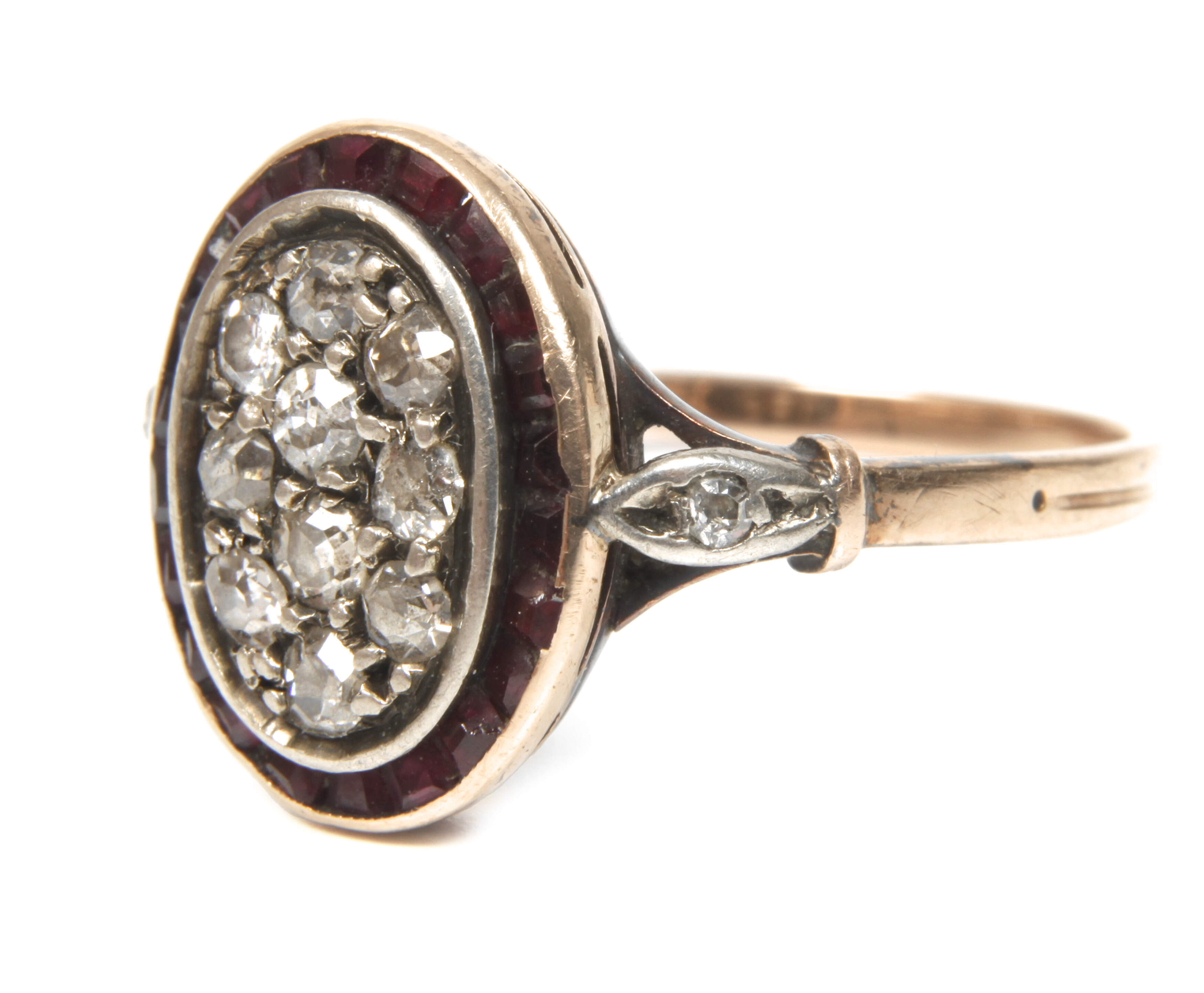 Historischer Ring mit Diamanten und Granaten