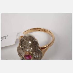 Prächtiger Ring mit Diamanten und Rubin