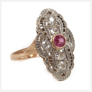 Prächtiger Ring mit Diamanten und Rubin