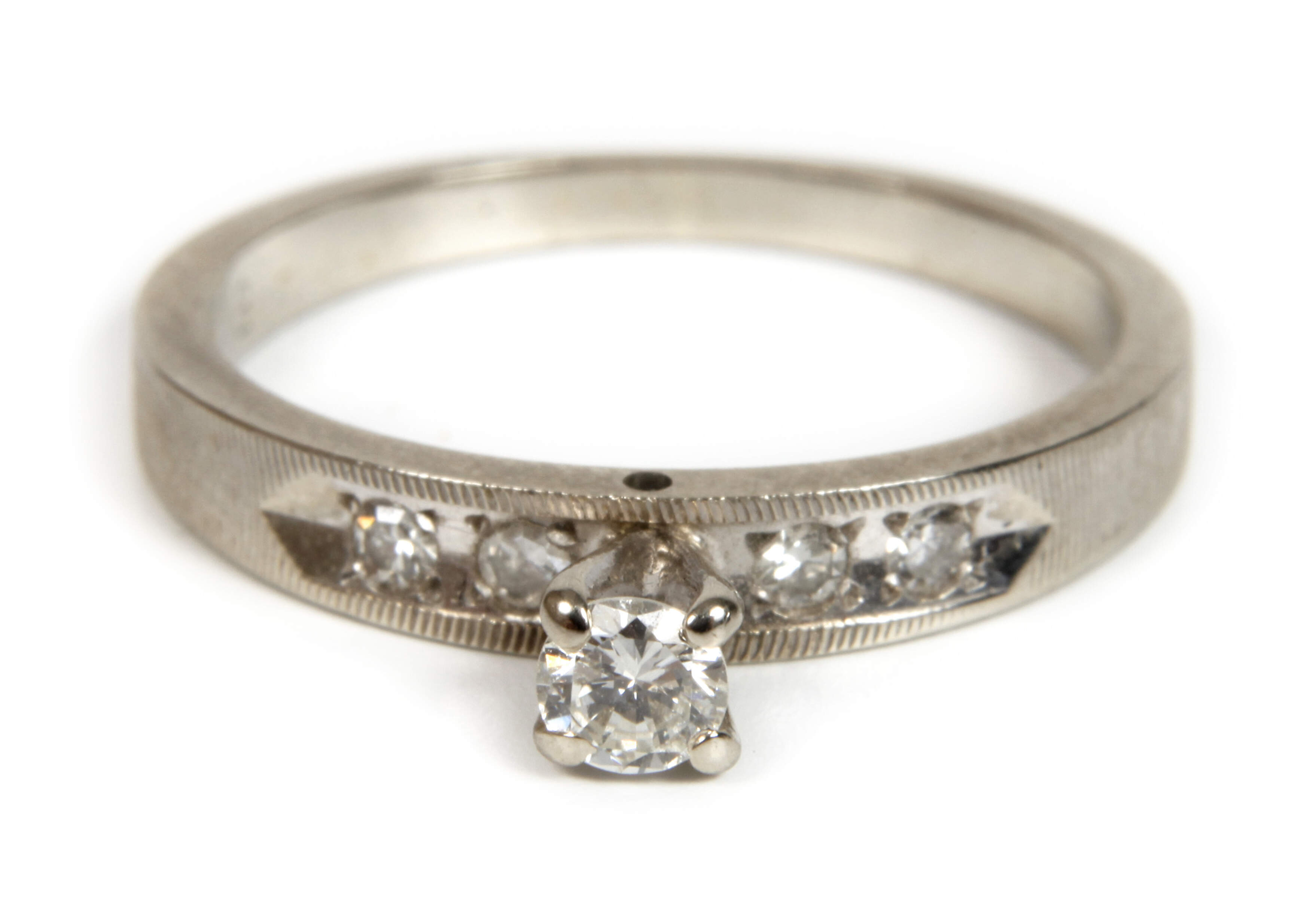 Damenring mit Diamanten