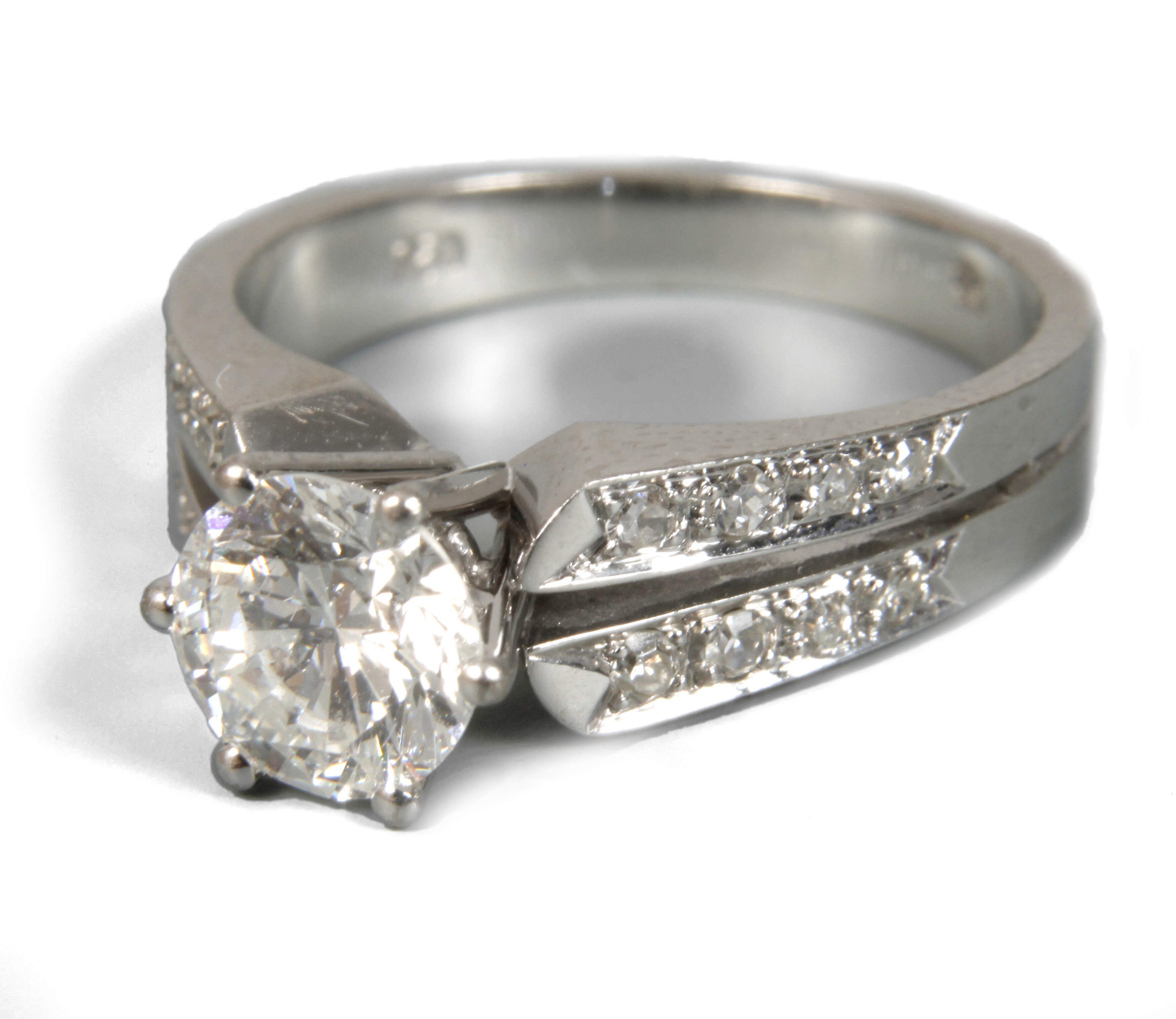 Damenring mit Brillanten von 1,03 ct