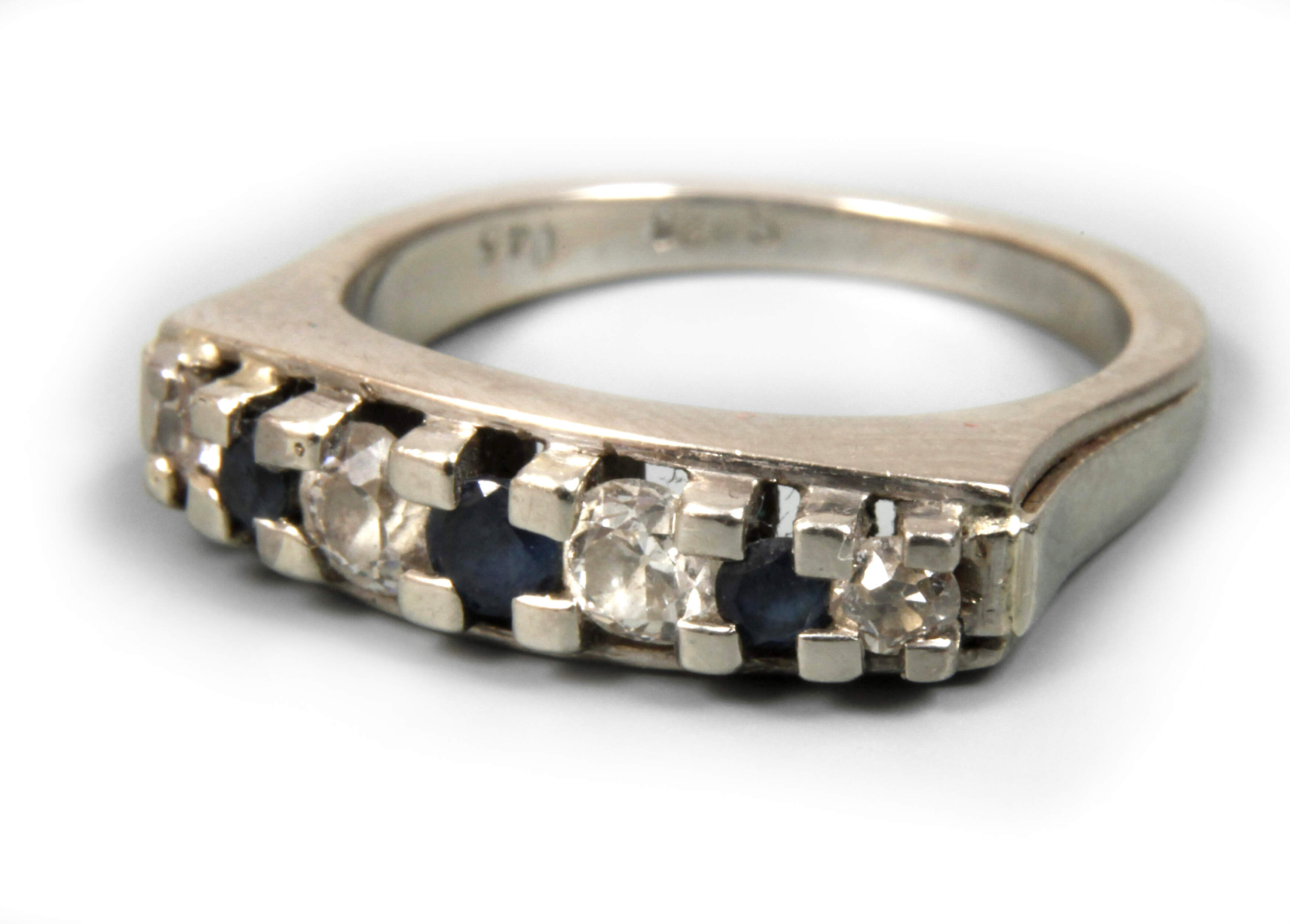 Damenring mit Saphiren und Diamanten