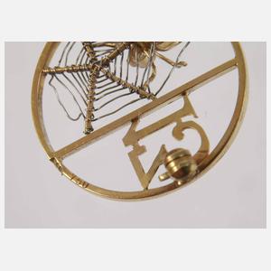 Ungewöhnliche Brosche