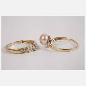 Zwei Damenringe mit Diamanten und Perle