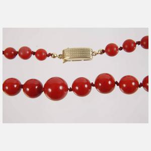 Langes Korallencollier