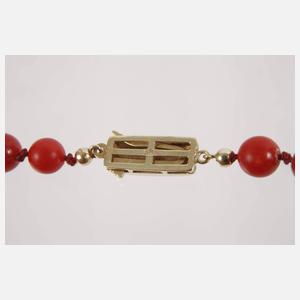 Langes Korallencollier