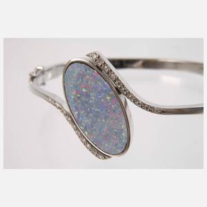 Eleganter Armreif mit Edelopal und Diamanten