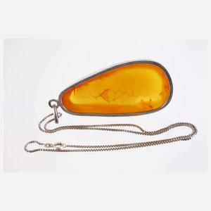 Großer Bernsteinanhänger an Kette