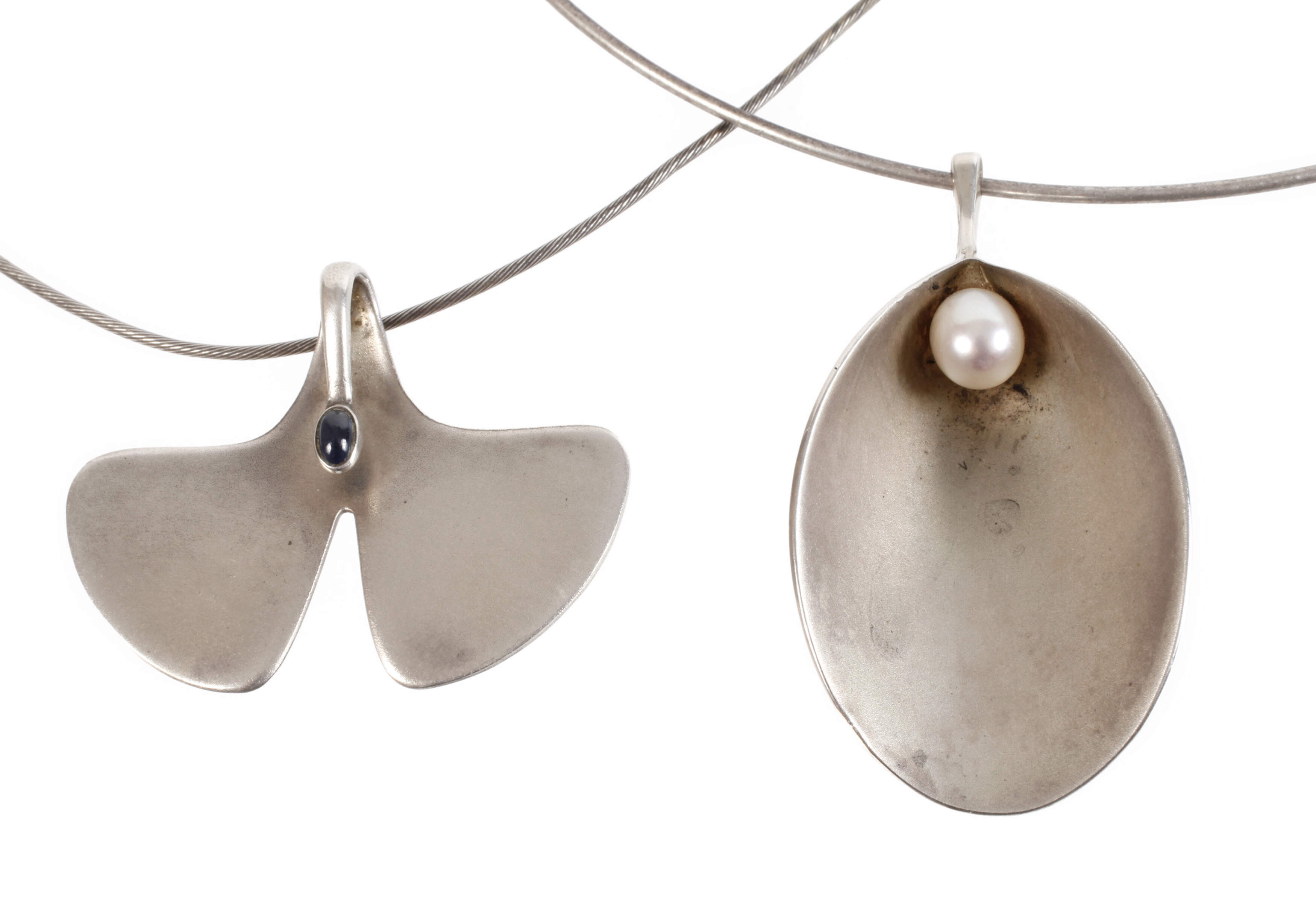 Paul Wunderlich, zwei Anhänger